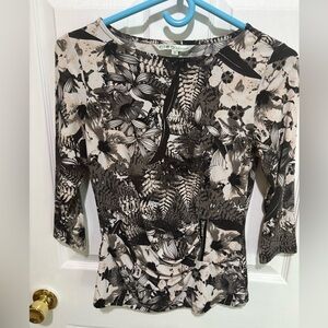 Cleo Women's Black and Cream Light Pink Hues Floral Short Sleeve Top Size XS